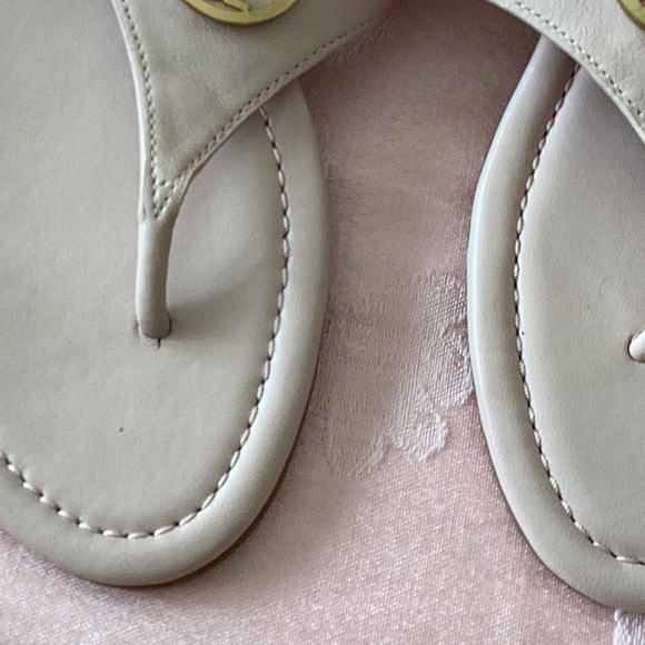 Tory Burch Beige Sandals with Gold Logo - Picture 4 of 8